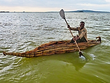 Fischer in einem Papyrusboot