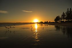 Sonnenuntergang am Strand von Gisborne