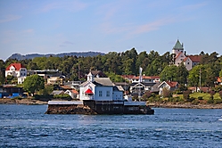 Lighthouse im Fjord