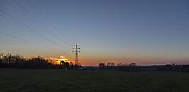 Sonnenuntergang mit Stromtrasse