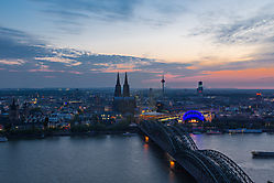 Köln nach Sonnenuntergang